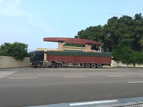  欣方圳仿大理石垃圾桶廠家為清遠(yuǎn)高校送貨上門。