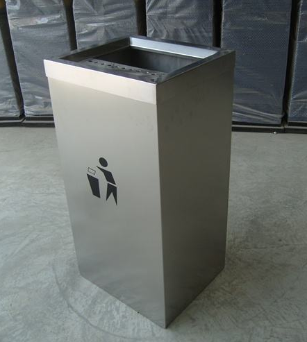 您知道輕軌上面為什么沒有垃圾桶嗎？