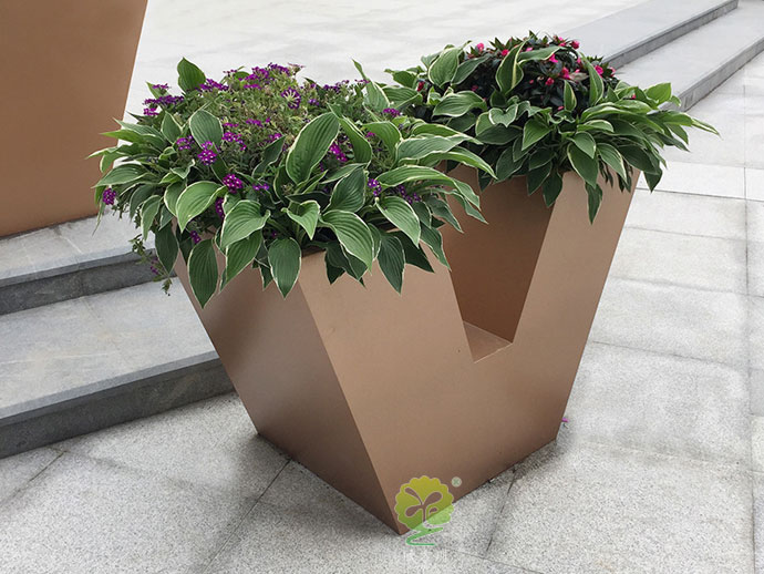 不銹鋼V形字母創(chuàng)意花箱園林景觀花池定制廠(chǎng)家