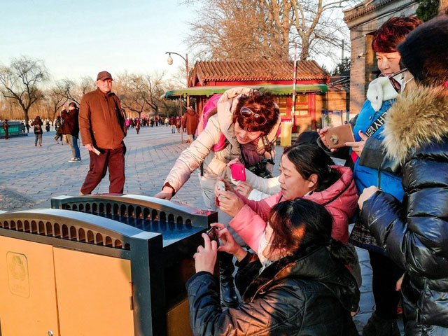 景點造型的景區(qū)垃圾桶特點顯著自成風景線
