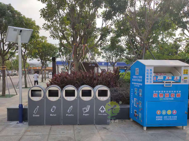 新款多分類果皮箱垃圾分類收集容器太陽能供電，智能滿溢功能通過平臺遠(yuǎn)程終端提醒