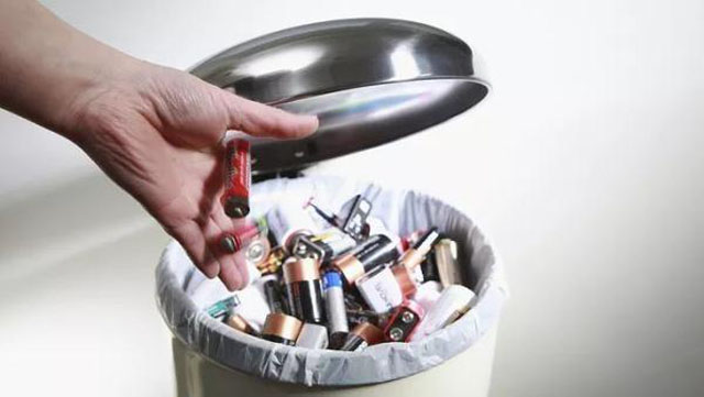 有害垃圾危害大，請投有害垃圾桶集中處置